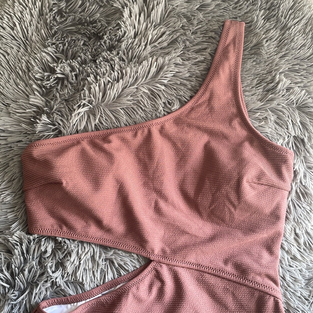 Cupshe Ribbed One Shoulder Cut-Out Side Swimsuit - Picture 3 of 11